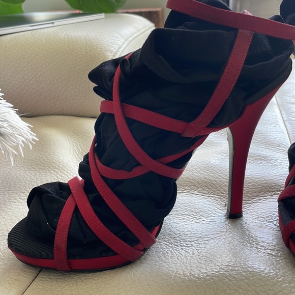 Red Dolce and Gabbana Heels Size 39.5 - Picture 2 of 14